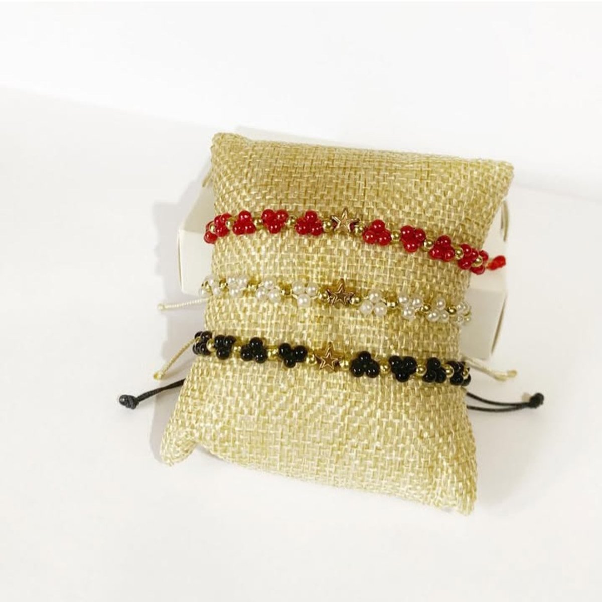 SET DE PULSERAS DE HILO | PULSERA DE HILO CON DIJE - 6