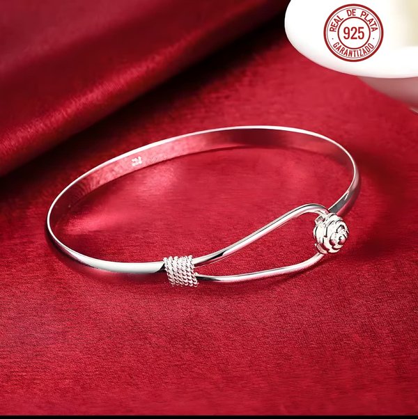 Conjunto de Plata 925 – Collar con Colgante, Brazalete y Aros en Diseño Flor