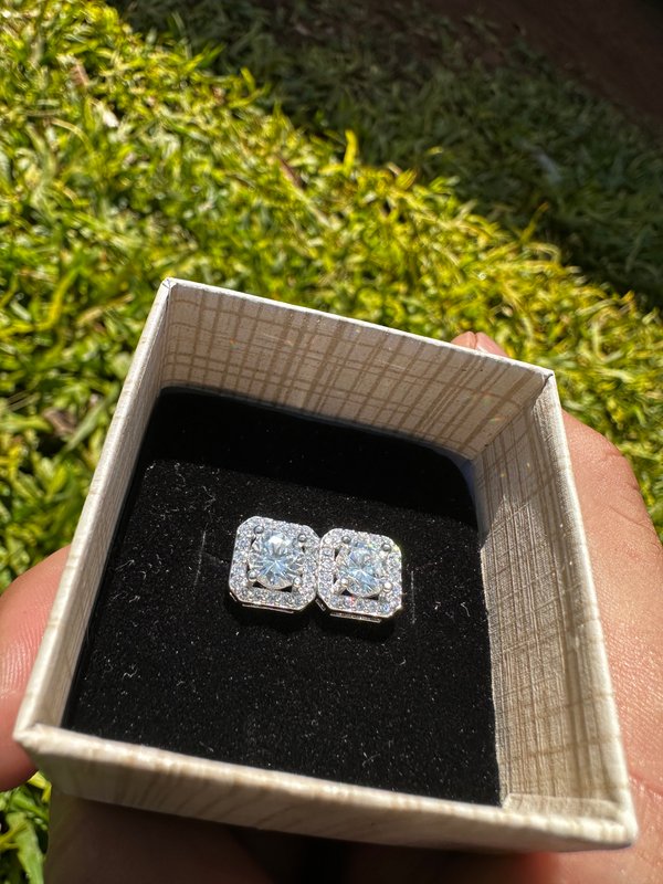 Top de aros de plata cuadrado con diamante 