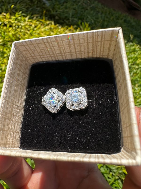 Top de aros de plata cuadrado con diamante 