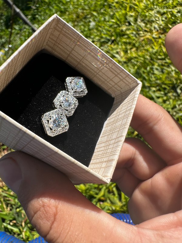 Top de aros de plata cuadrado con diamante 