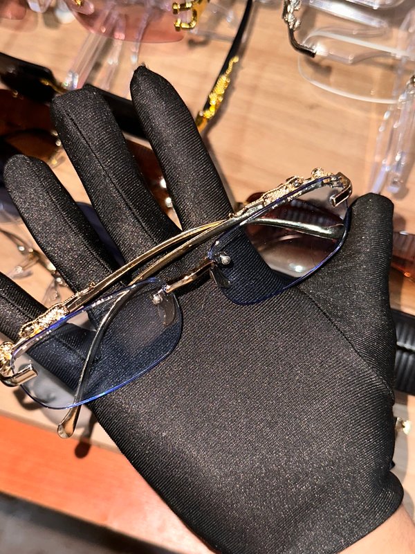 Lentes Cartier marco dorado color azul 