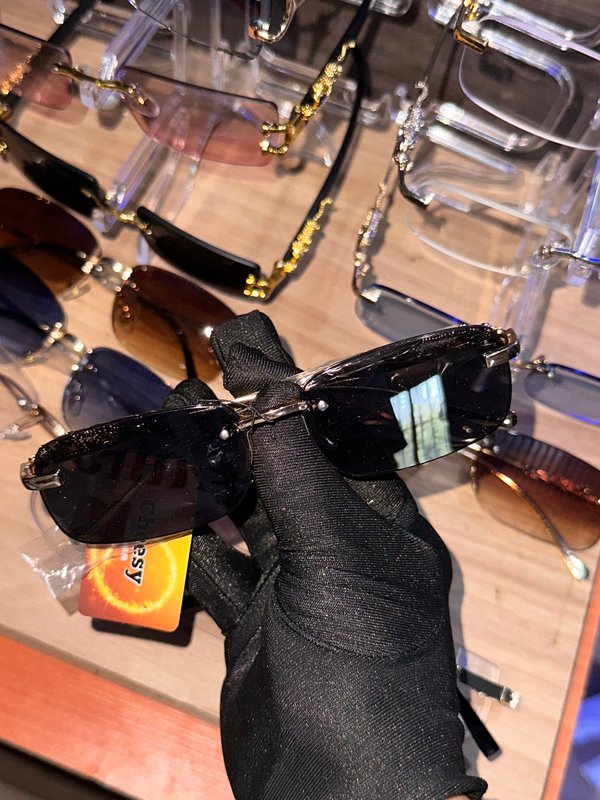 Lentes Cartier marco dorado color black