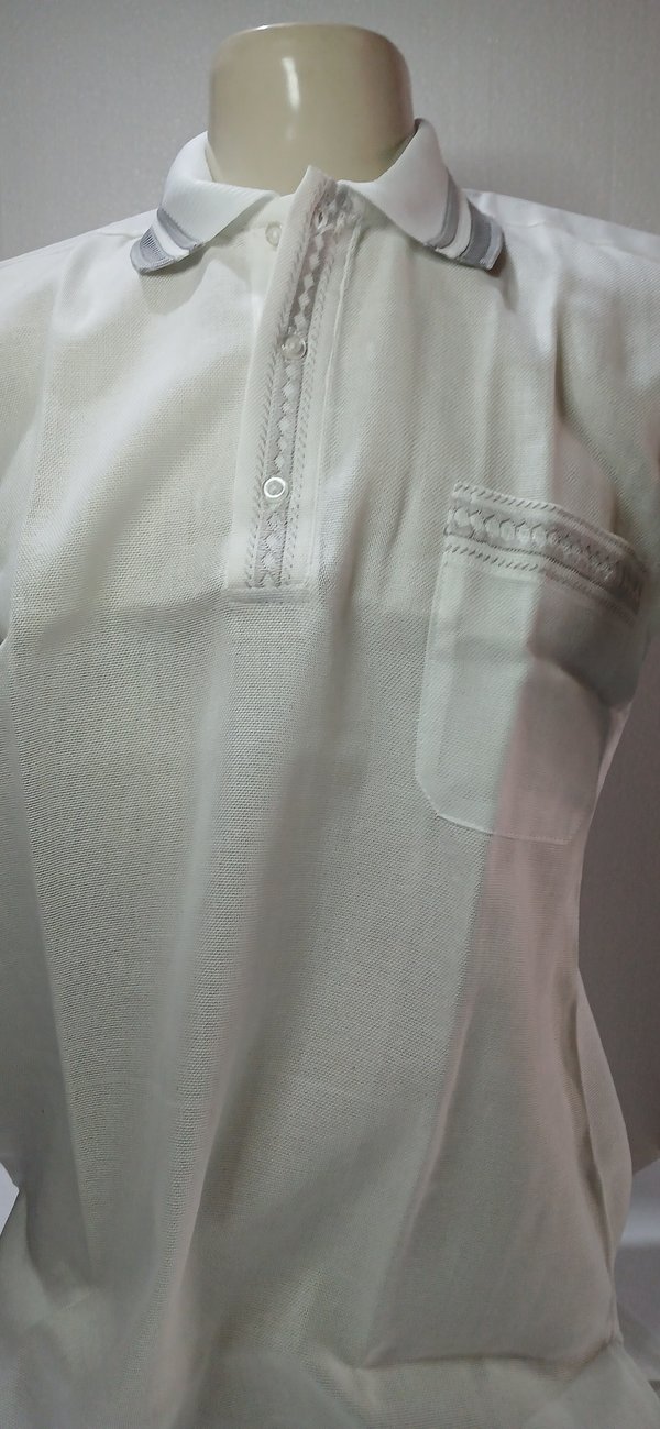 Remera con cuello. Blanco
