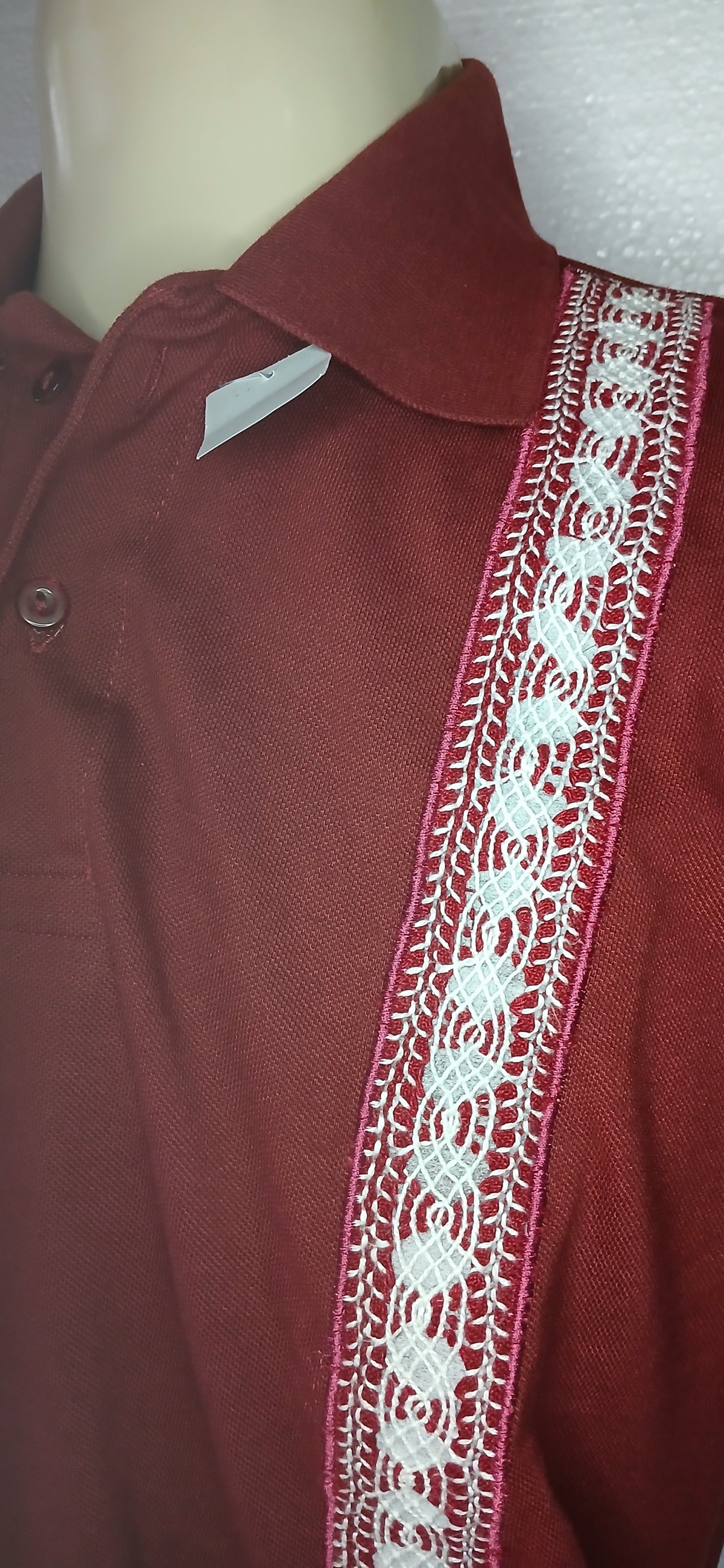 Remera con cuello Bordó - 3