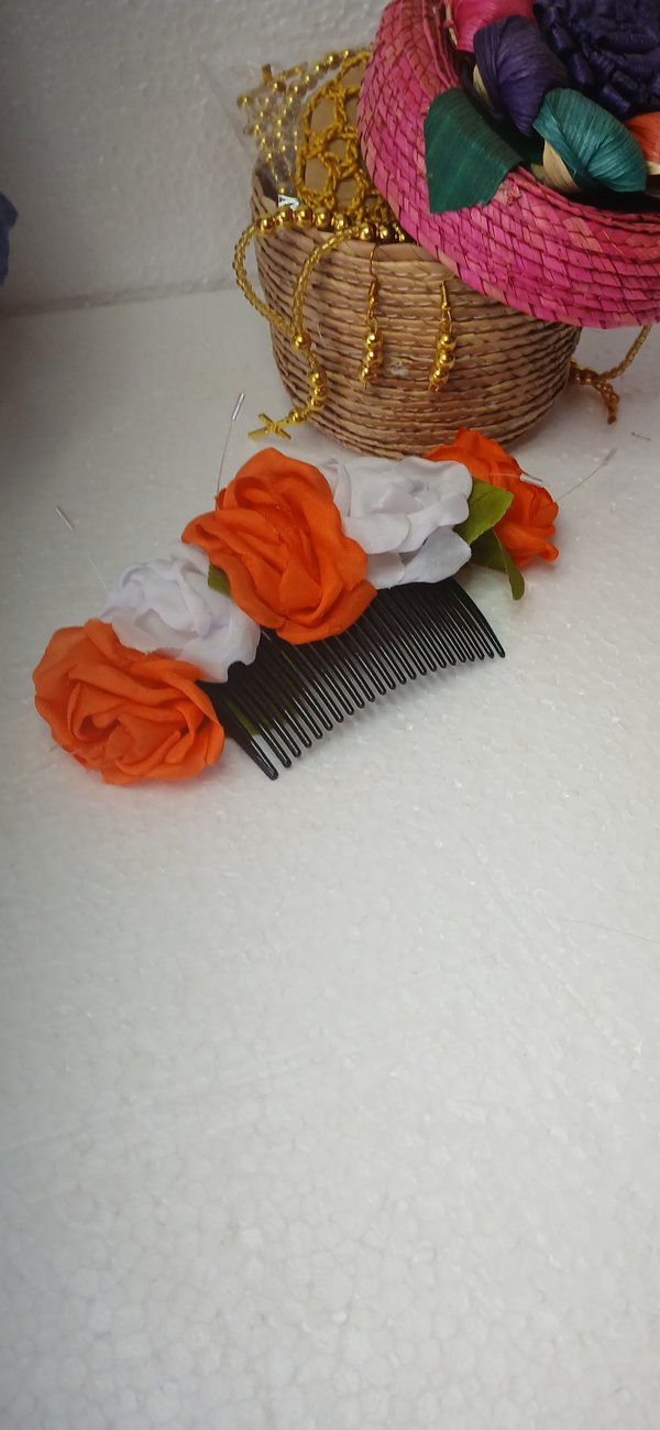 Pieneta adornadas con flores