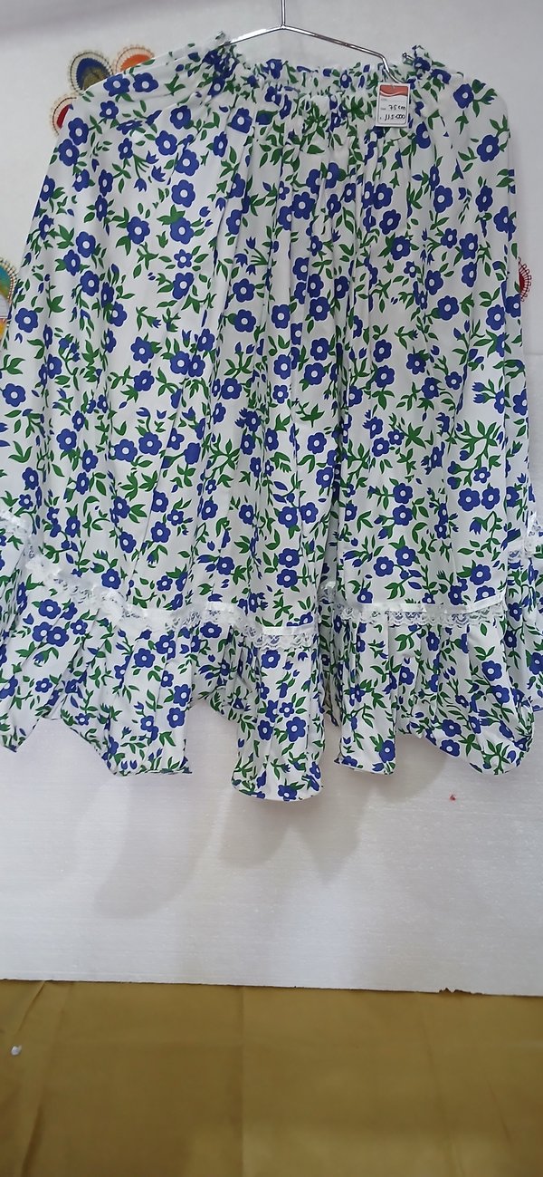 Pollera DP Blanco con estampas de flores azul