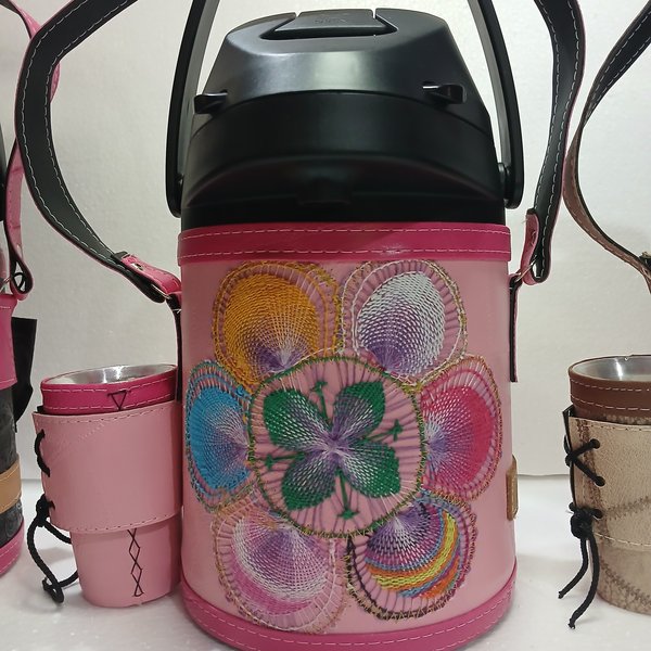 Termo decorado con artesanía