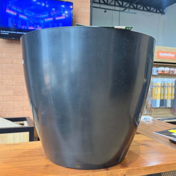 Vaso linha albanês acabamento liso preto g