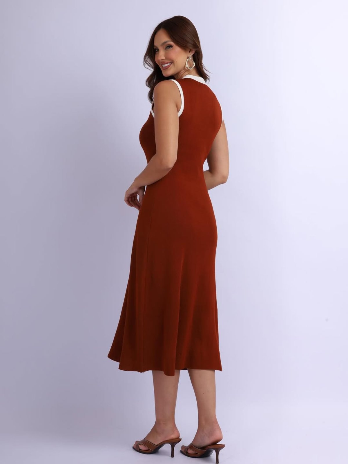 Vestido de Hilo Brasilero con Botones Dorados - 3