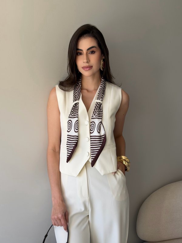 Conjunto Sastrero Chaleco y Pantalón (detalles en el cuello)