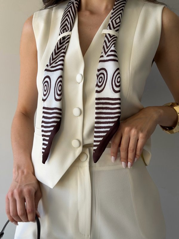 Conjunto Sastrero Chaleco y Pantalón (detalles en el cuello)