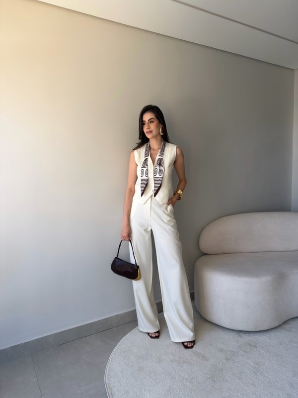 Conjunto Sastrero Chaleco y Pantalón (detalles en el cuello)