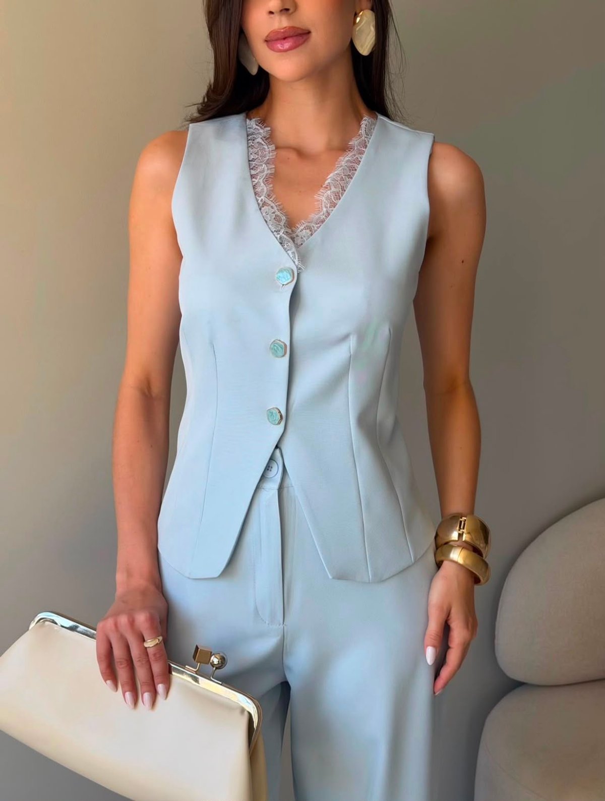 Conjunto Sastrero Chaleco y Pantalón detalles de Encaje en el Cuello - 2