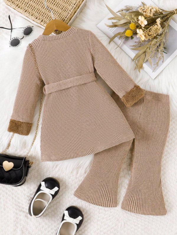 Conjunto tejido beige con blusita larga