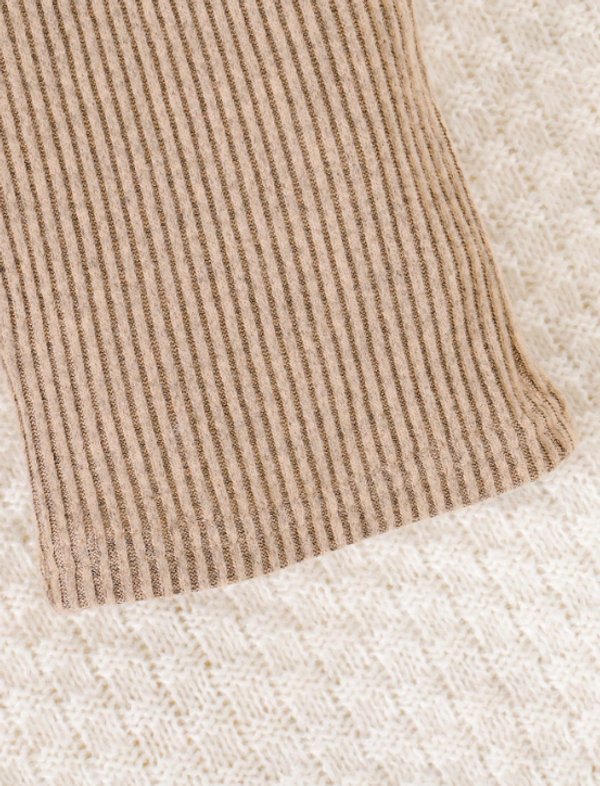 Conjunto tejido beige con blusita larga