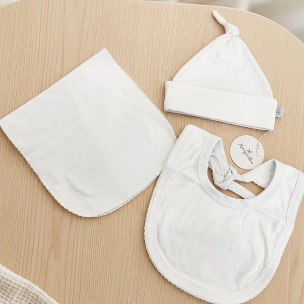 Set de Babero + Babita +Gorro Blanco