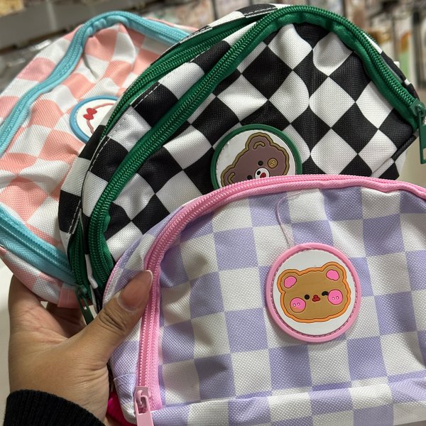 Estuchera Kawaii de cuadros