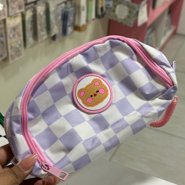 Estuchera Kawaii de cuadros