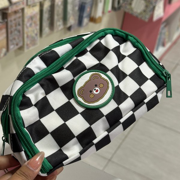 Estuchera Kawaii de cuadros