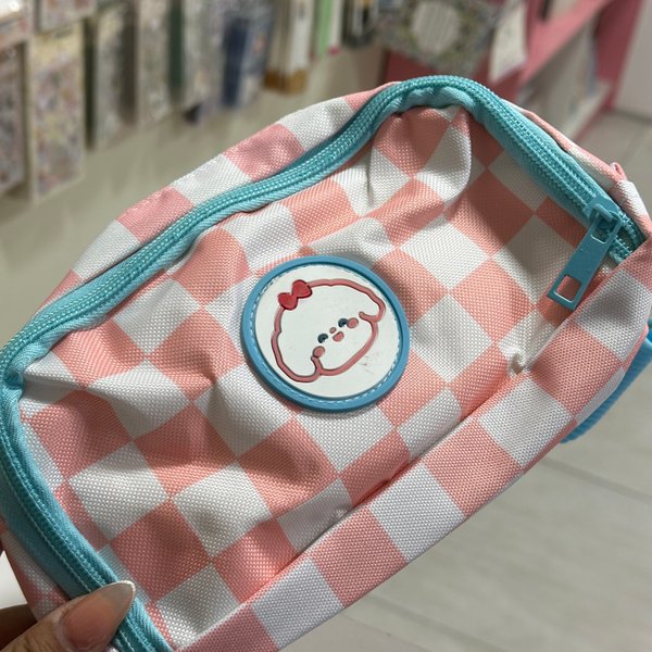 Estuchera Kawaii de cuadros
