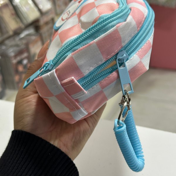 Estuchera Kawaii de cuadros