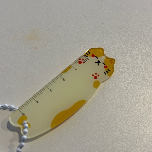 Llavero/reglita con diseño de Gatito