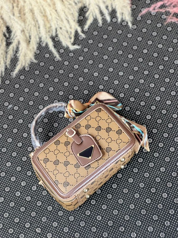 Bolsos con pañueleta