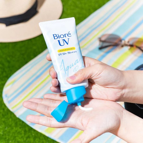 Biore UV Aqua Rich Light Up Essence SPF 50+PA++++ | 70g