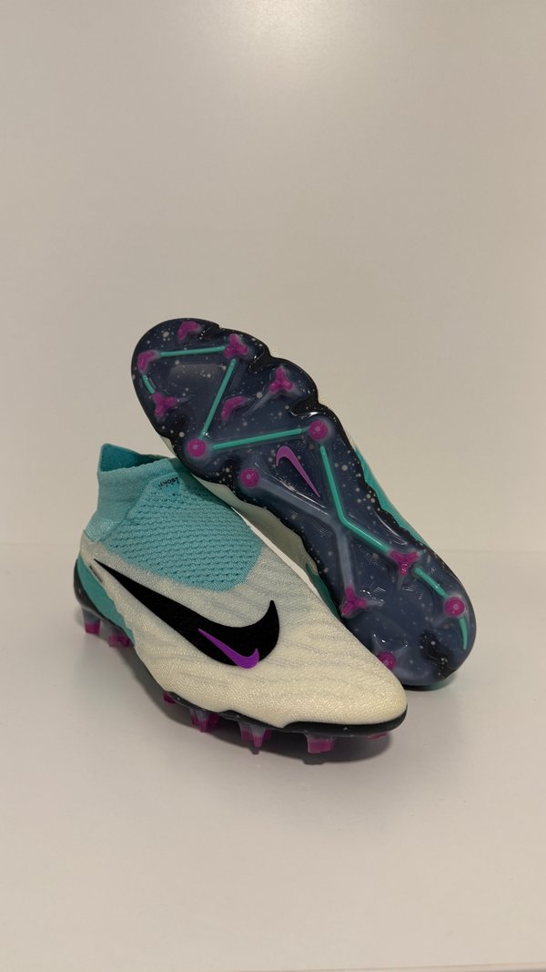 Nike Phantom GX Ghost 