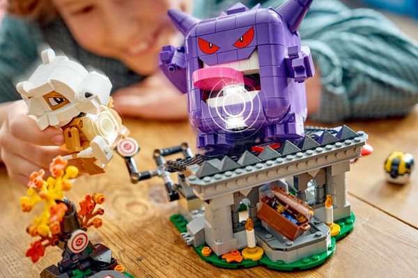 SMART Play: Cubone and Gengar's Spooky Showdown