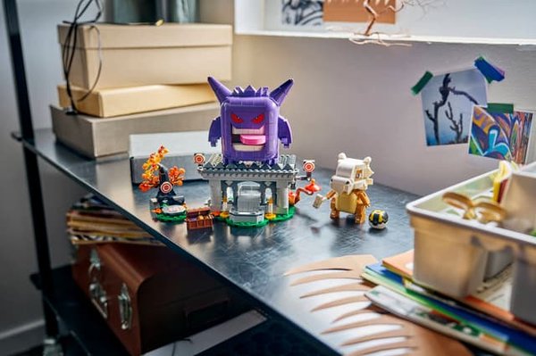 SMART Play: Cubone and Gengar's Spooky Showdown