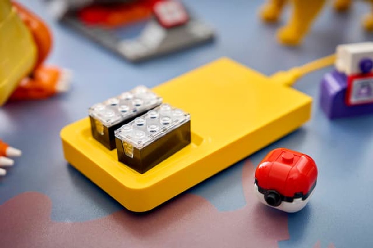 SMART Play: Charizard vs. Jolteon Ultimate Battle - 5
