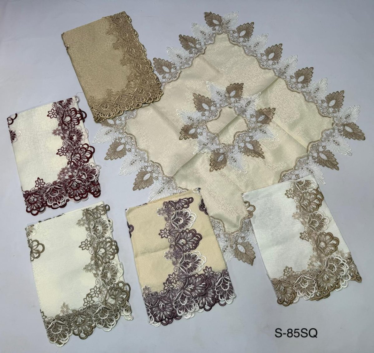 Camino de Mesa Bordado con Encaje 🍎🌸 - 5