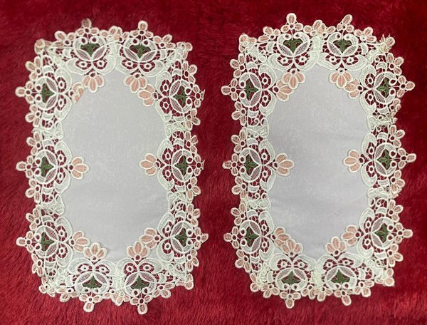 Camino de Mesa Bordado con Encaje 🍎🌸