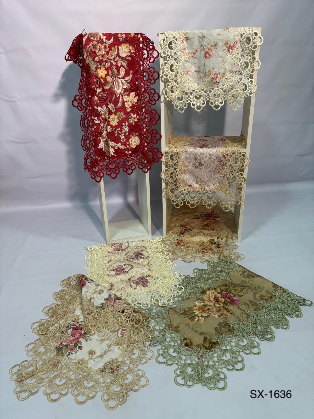 Camino de Mesa Bordado con Encaje 🍎🌸 - 6