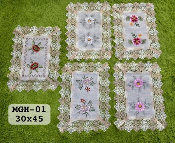 Camino de Mesa Bordado con Encaje 🍎🌸