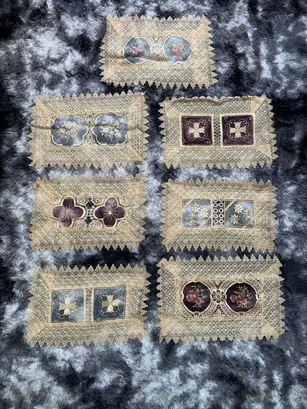 Camino de Mesa Bordado con Encaje 🍎🌸 - 3