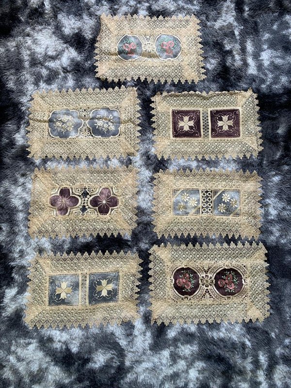 Camino de Mesa Bordado con Encaje 🍎🌸