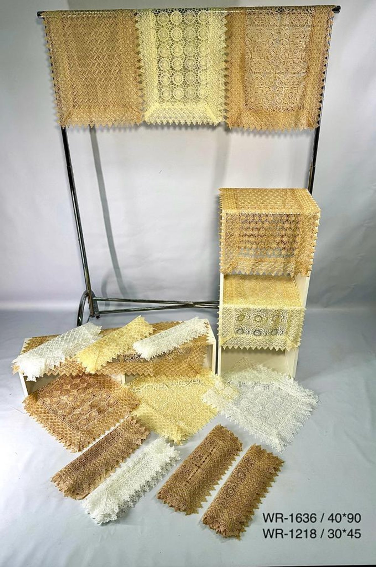 Camino de Mesa Bordado con Encaje 🍎🌸 - 2