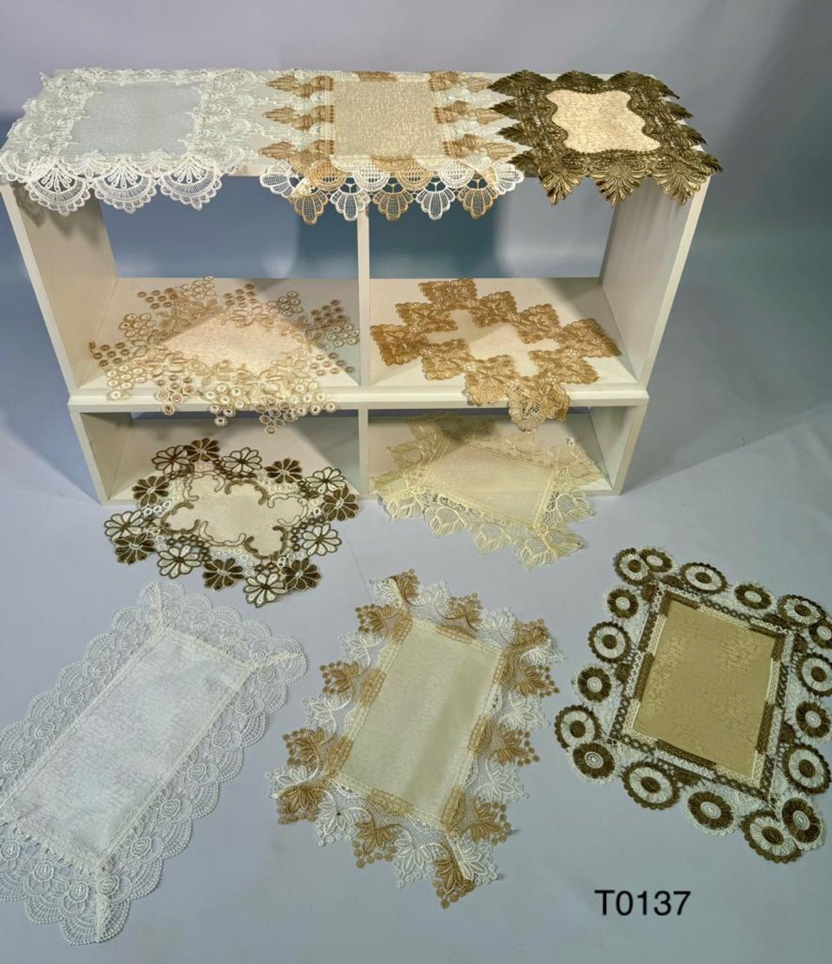 Camino de Mesa Bordado con Encaje 🍎🌸