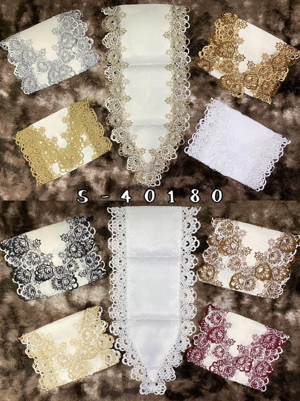 Camino de Mesa Bordado con Encaje 