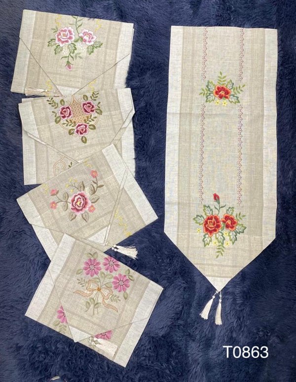 Camino de Mesa Bordado con Encaje 