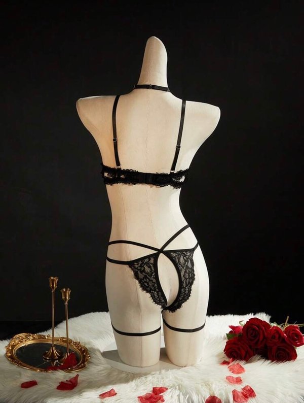 Body con aberturas y sonajero 