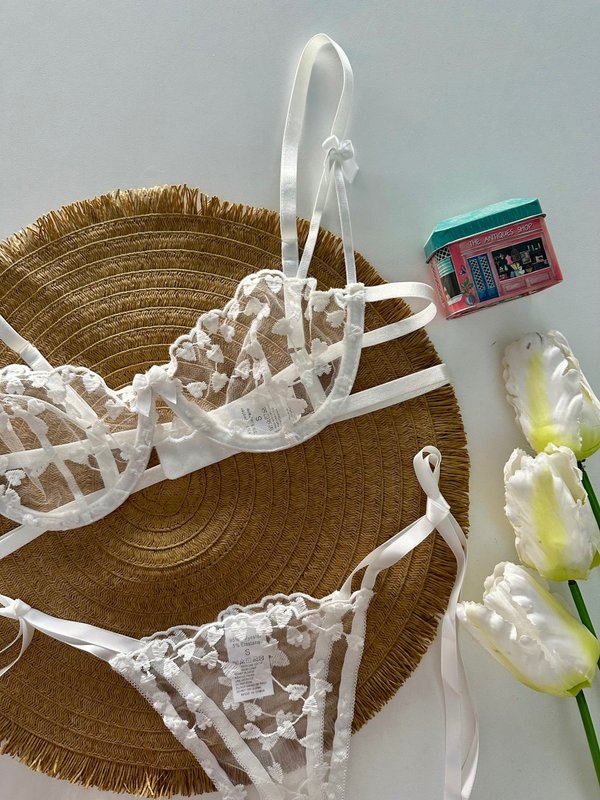 Conjunto en lienzo Aghata