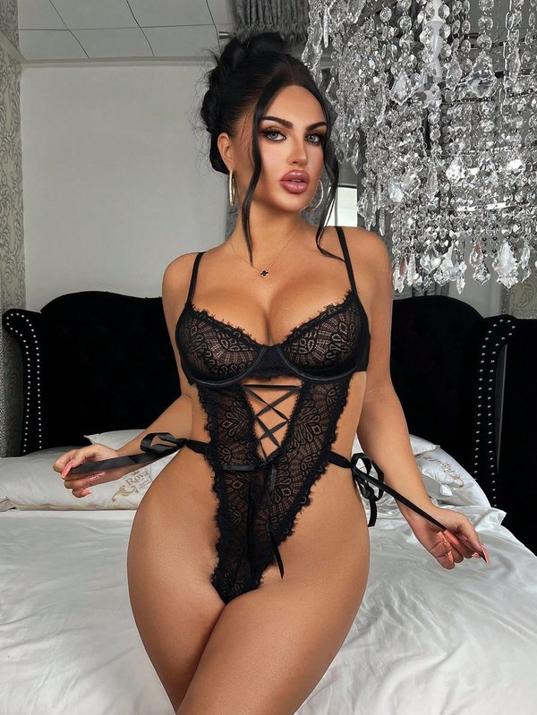 Body con lienzo y arco en los pechos