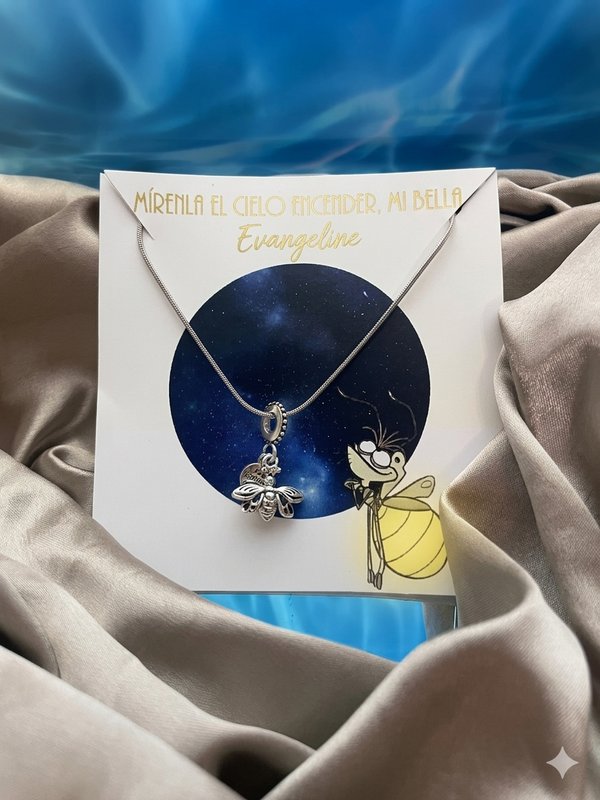 collar evangeline que brilla en la oscuridad