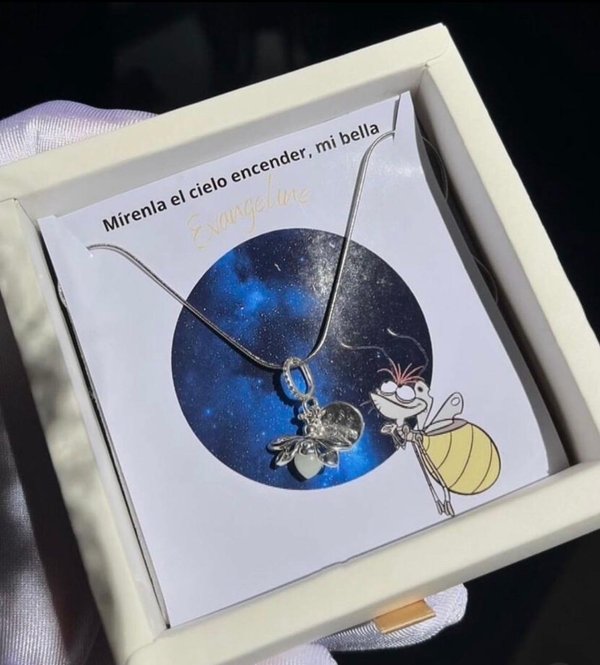 collar evangeline brilla en la oscuridad