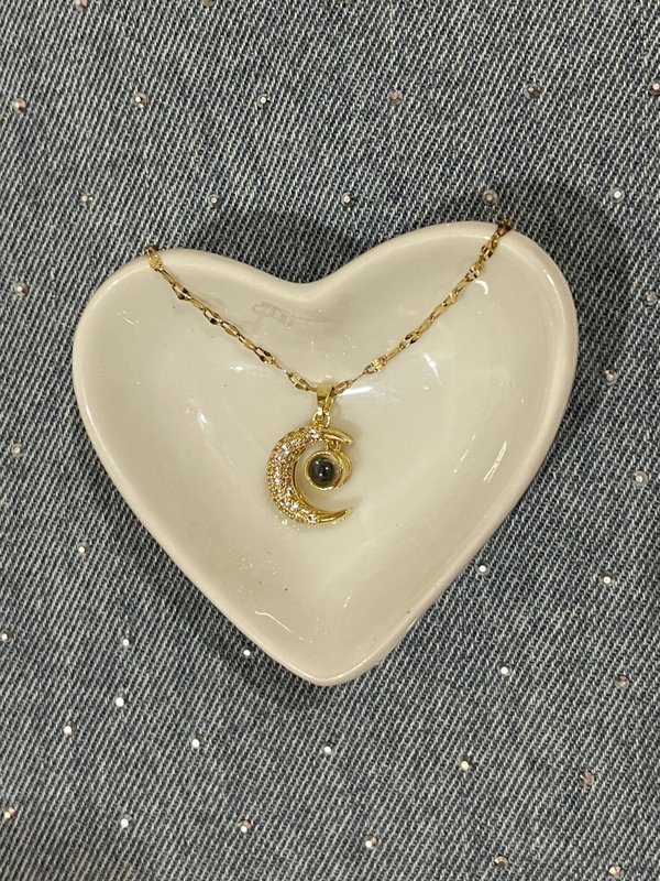 collar que proyecta te amo en 100 idiomas