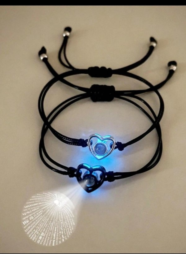 pulsera que proyecta te amo 100 idiomas